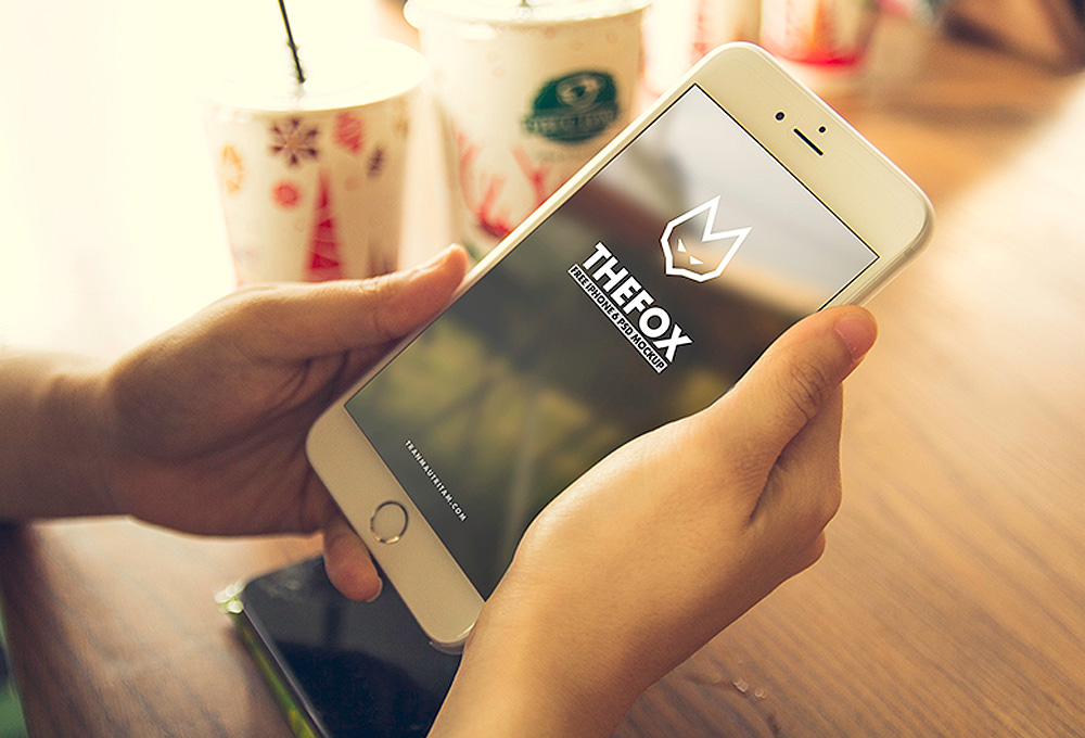 8 Free Photo-realistic iPhone 6 Mockup Templates